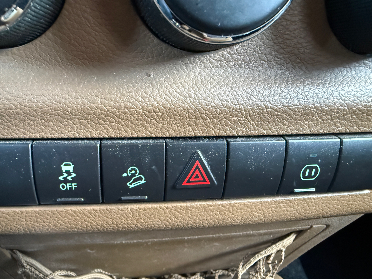 Jeep Wrangler 4WD 2dr Sahara 2011