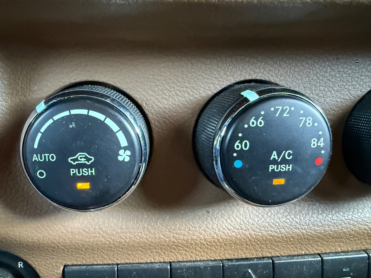 Jeep Wrangler 4WD 2dr Sahara 2011