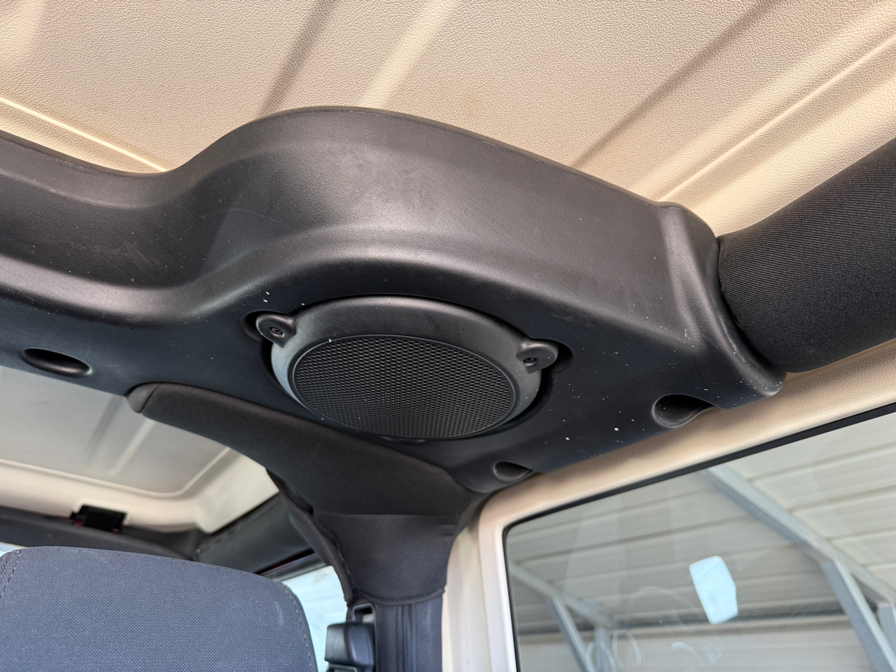 Jeep Wrangler 4WD 2dr Sahara 2011