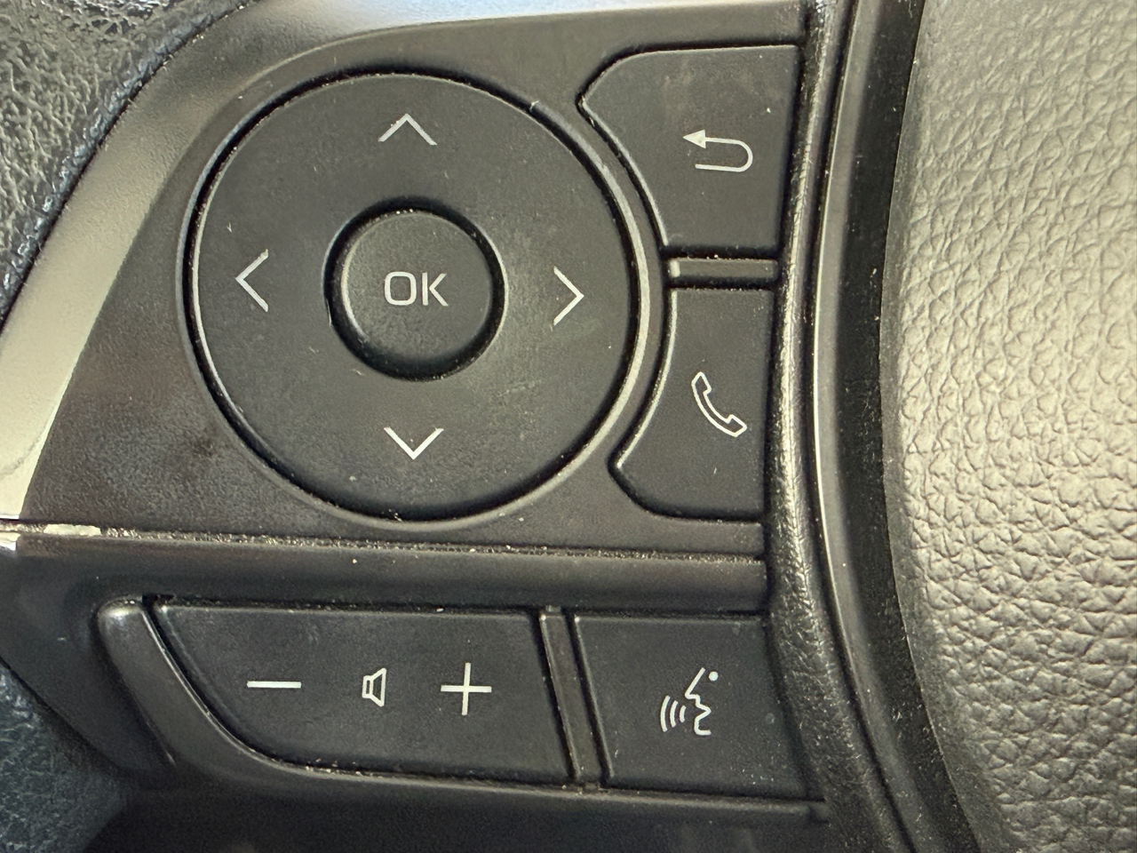 Toyota Corolla LE CVT (Natl) 2024