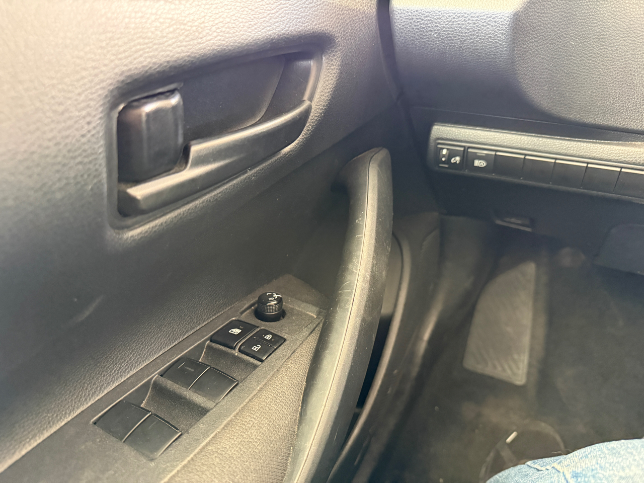 Toyota Corolla LE CVT (Natl) 2024