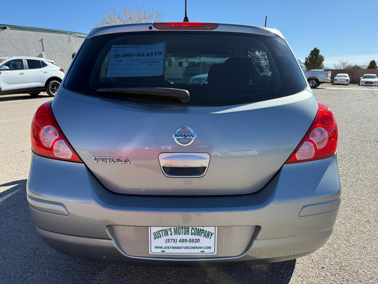 Nissan Versa 5dr HB I4 Auto 1.8 S 2011