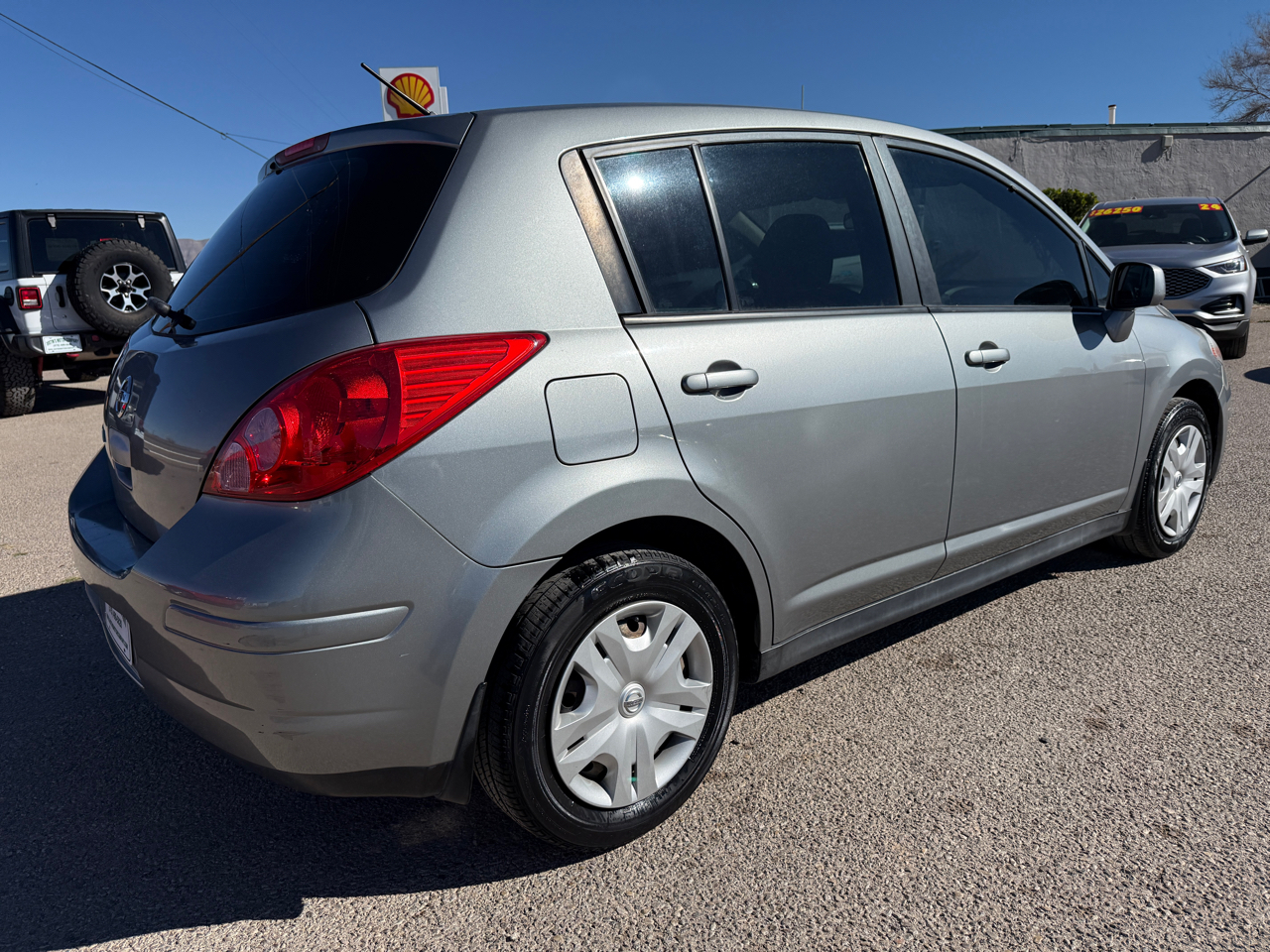 Nissan Versa 5dr HB I4 Auto 1.8 S 2011