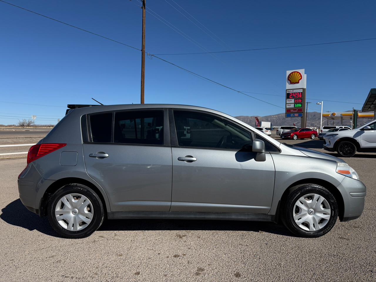 Nissan Versa 5dr HB I4 Auto 1.8 S 2011