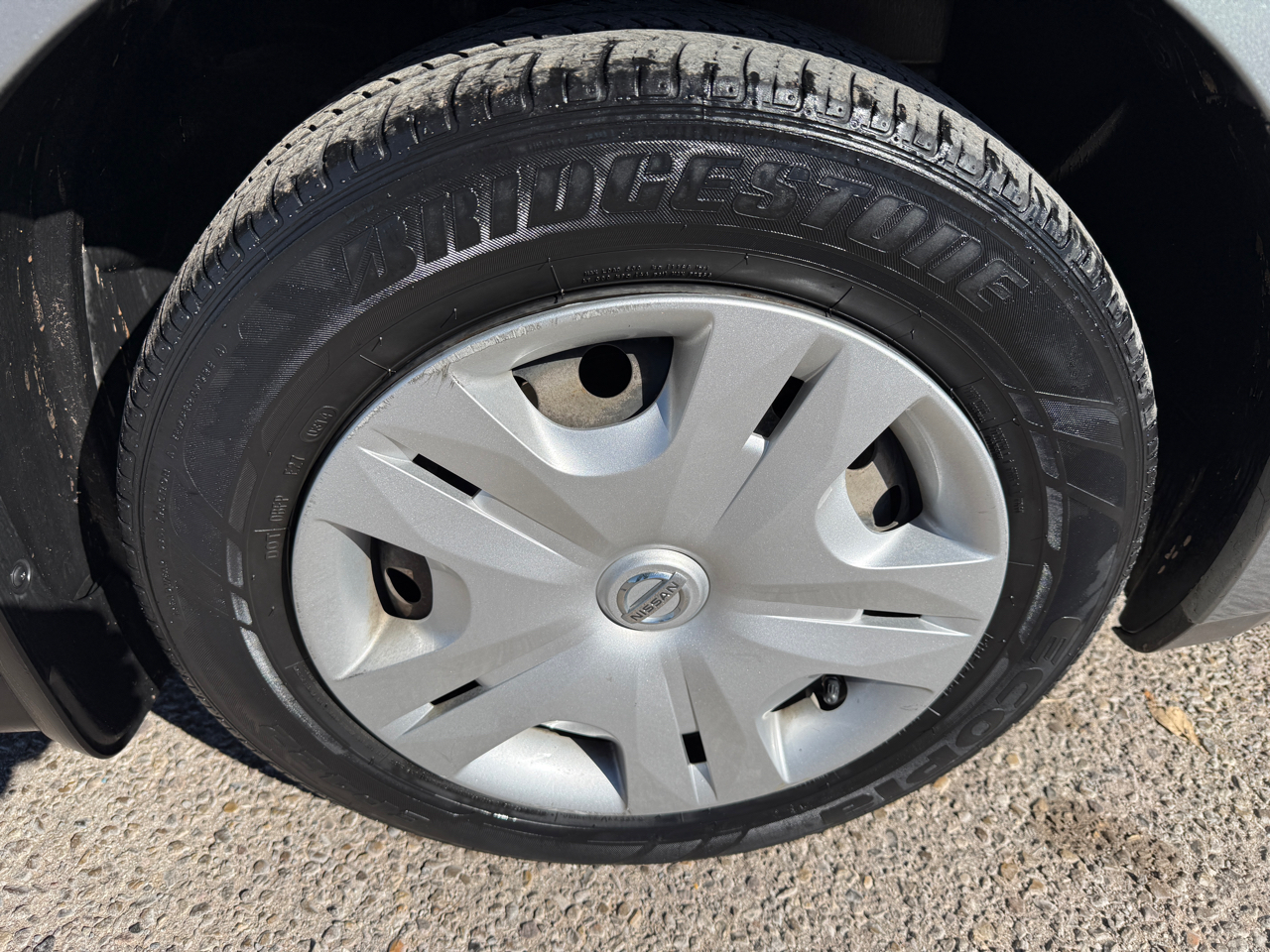 Nissan Versa 5dr HB I4 Auto 1.8 S 2011