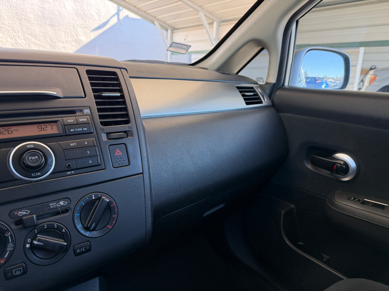 Nissan Versa 5dr HB I4 Auto 1.8 S 2011