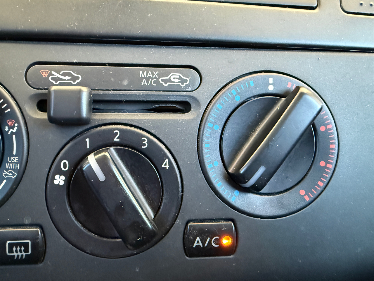 Nissan Versa 5dr HB I4 Auto 1.8 S 2011