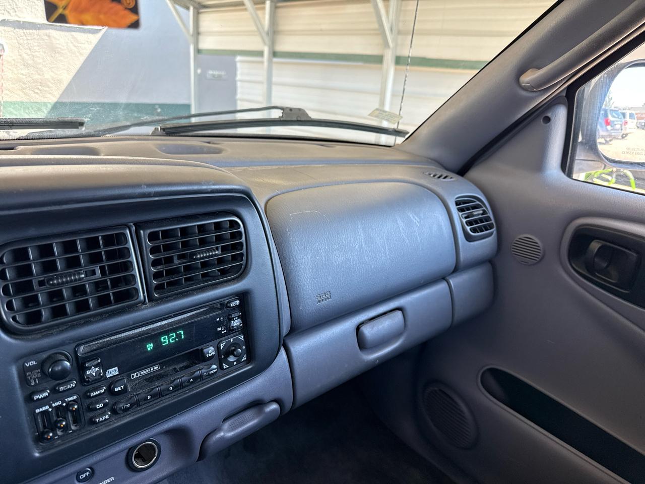 Dodge Dakota Club Cab 131" WB Base 2000