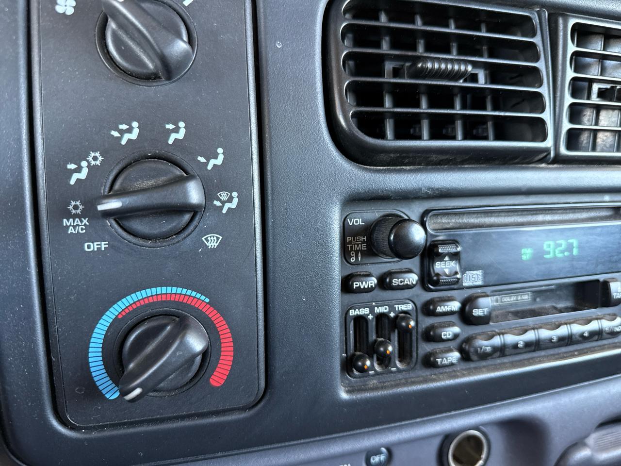 Dodge Dakota Club Cab 131" WB Base 2000