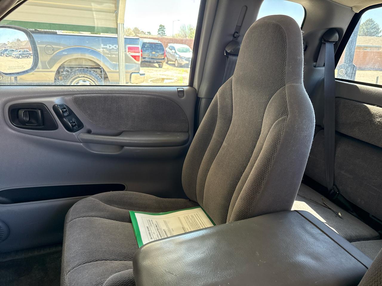 Dodge Dakota Club Cab 131" WB Base 2000