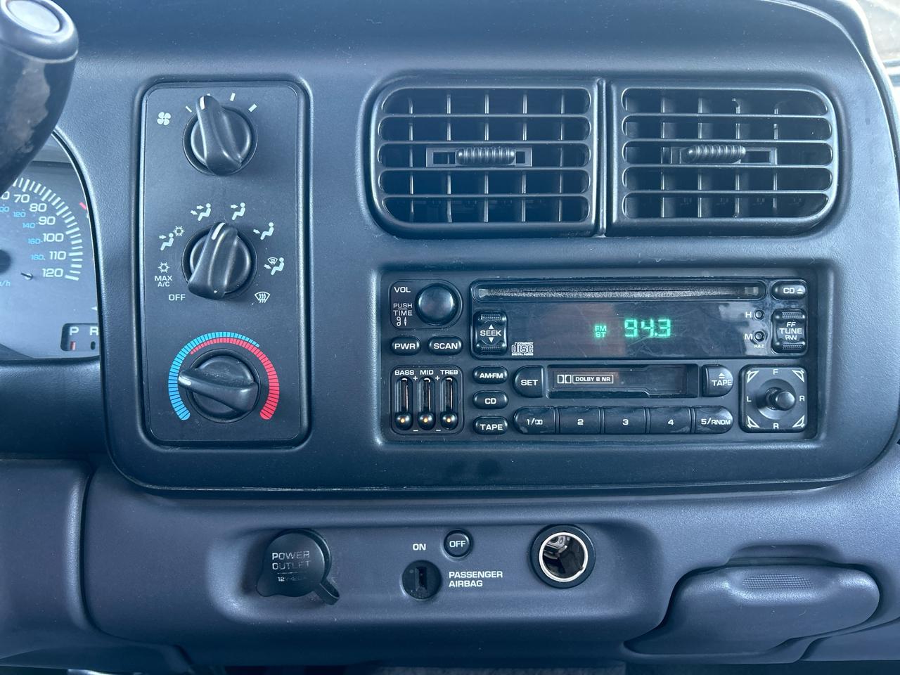 Dodge Dakota Club Cab 131" WB Base 2000