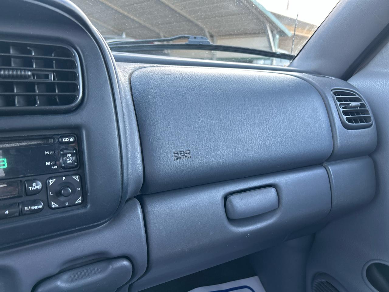 Dodge Dakota Club Cab 131" WB Base 2000