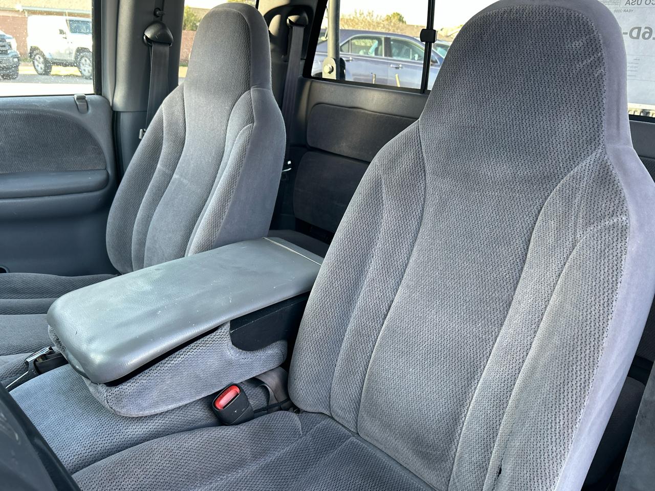 Dodge Dakota Club Cab 131" WB Base 2000