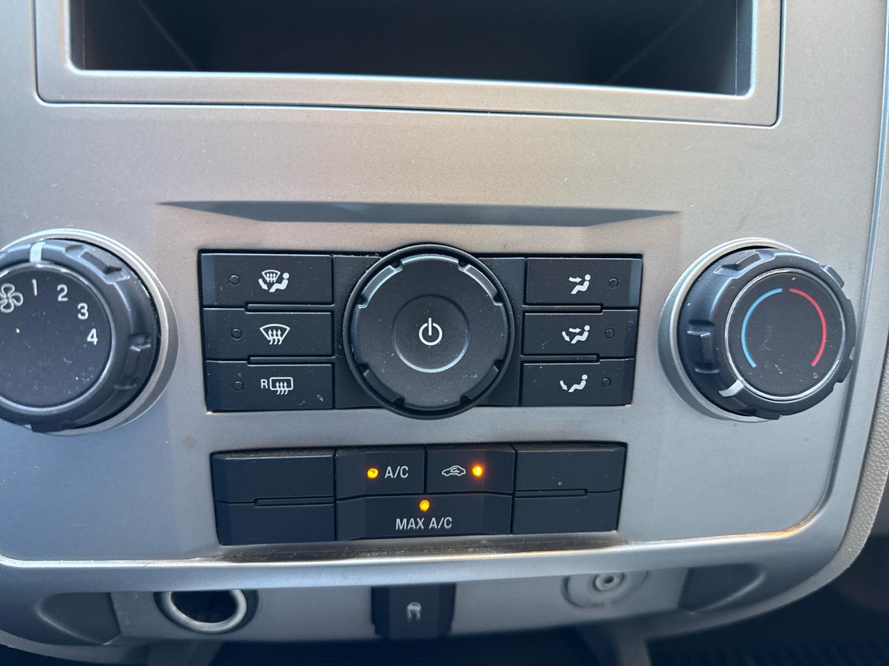 Ford Escape 4WD 4dr XLT 2010