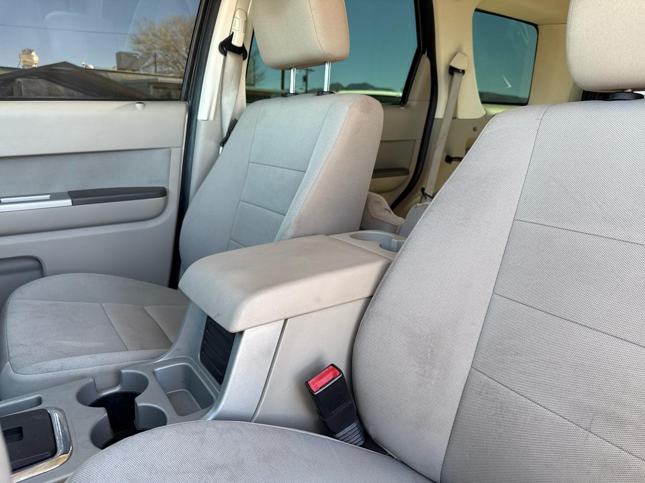 Ford Escape 4WD 4dr XLT 2010