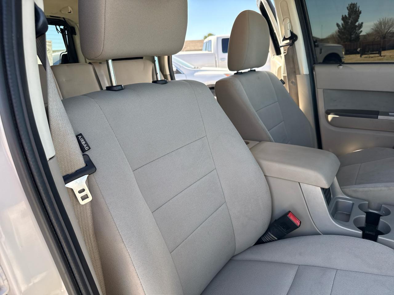 Ford Escape 4WD 4dr XLT 2010