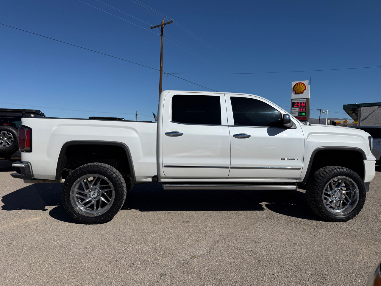 GMC Sierra 1500 4WD Crew Cab 143.5" Denali 2018