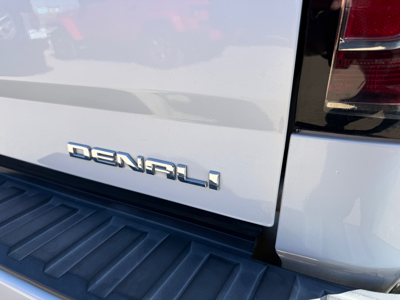 GMC Sierra 1500 4WD Crew Cab 143.5" Denali 2018