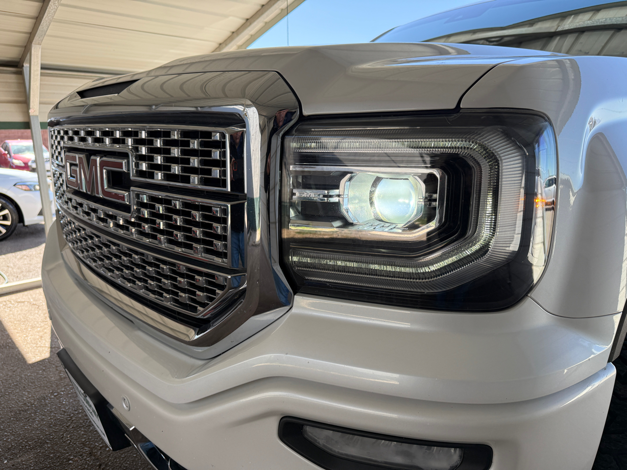 GMC Sierra 1500 4WD Crew Cab 143.5" Denali 2018