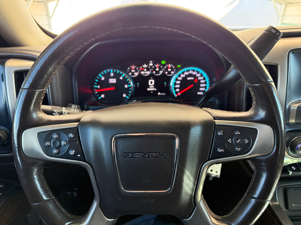 GMC Sierra 1500 4WD Crew Cab 143.5" Denali 2018