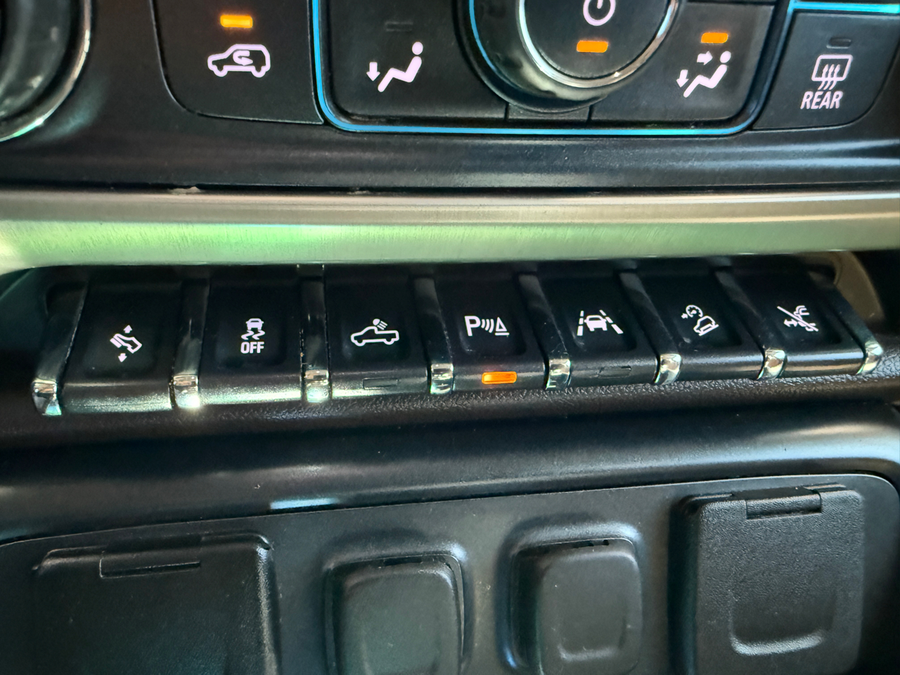 GMC Sierra 1500 4WD Crew Cab 143.5" Denali 2018