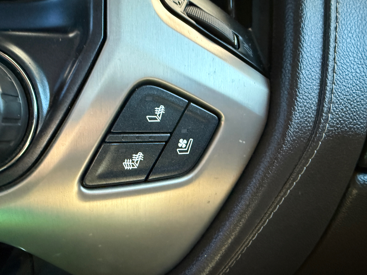 GMC Sierra 1500 4WD Crew Cab 143.5" Denali 2018