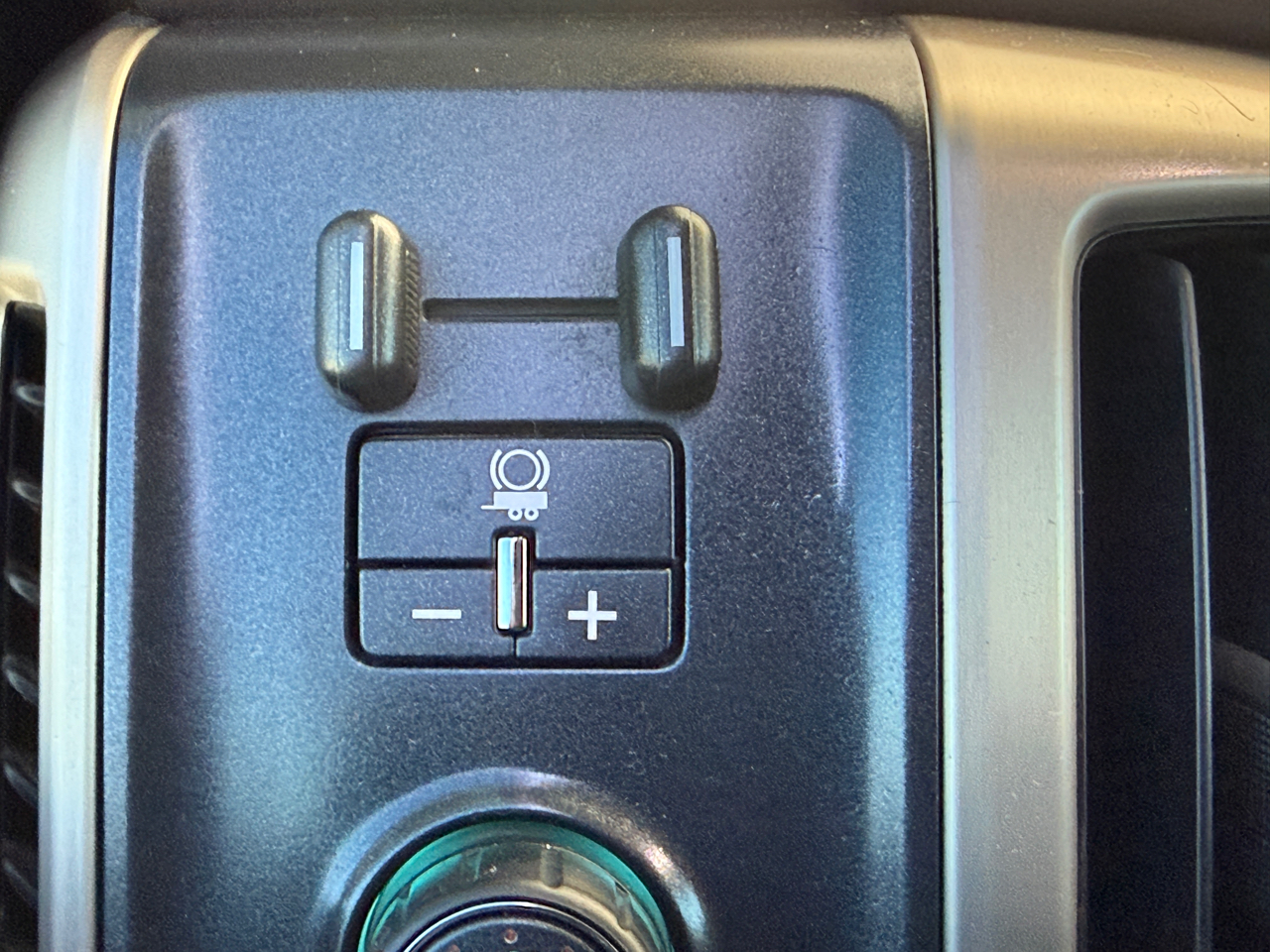 GMC Sierra 1500 4WD Crew Cab 143.5" Denali 2018