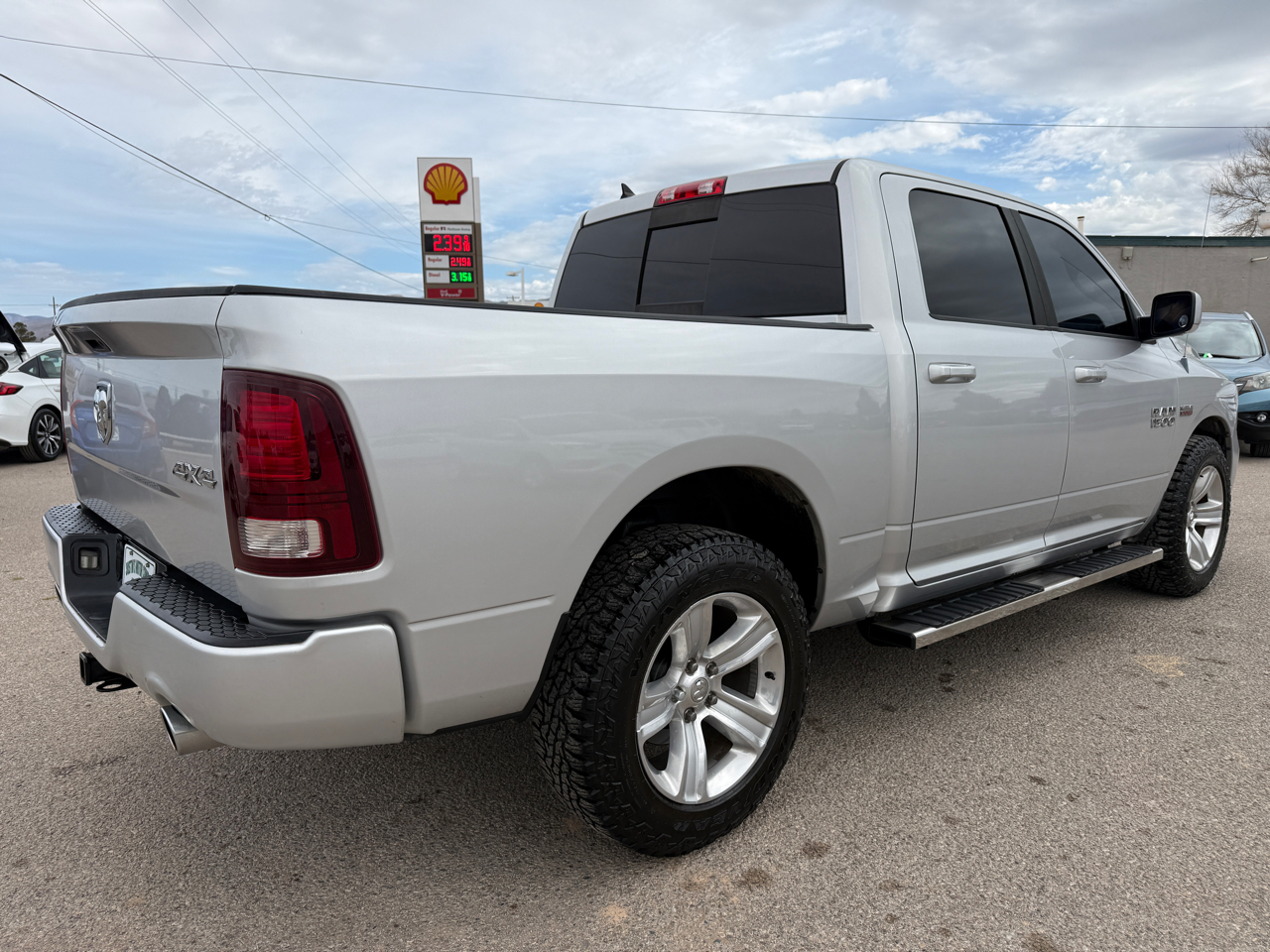 RAM 1500 4WD Crew Cab 140.5" Sport 2013