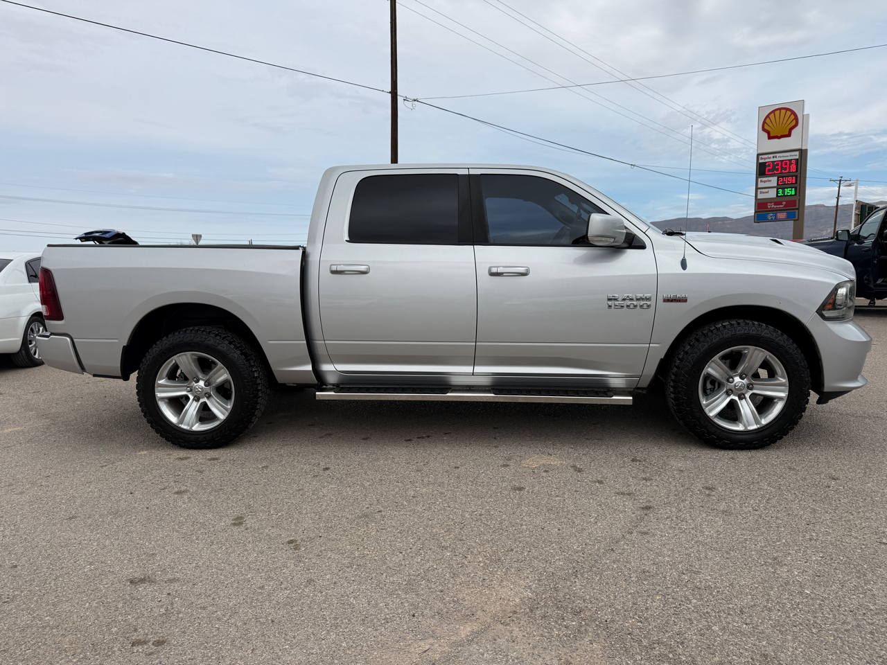 RAM 1500 4WD Crew Cab 140.5" Sport 2013