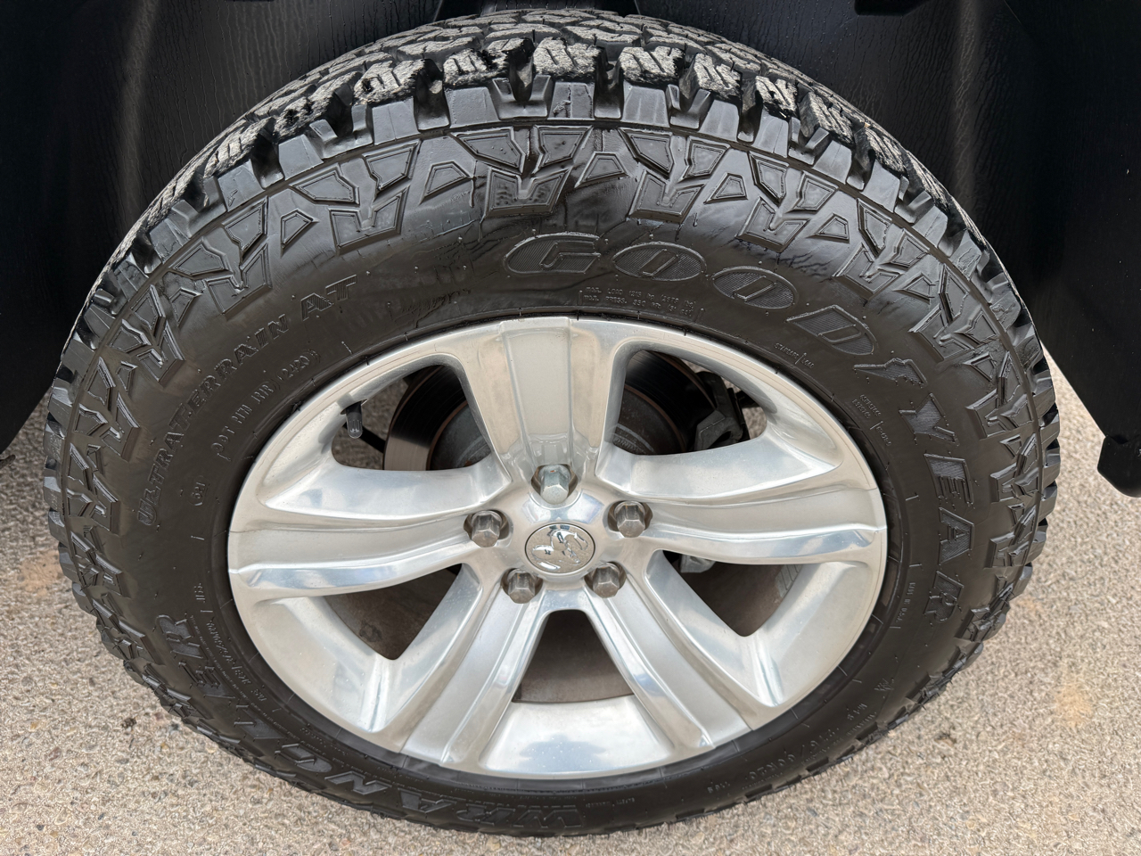 RAM 1500 4WD Crew Cab 140.5" Sport 2013