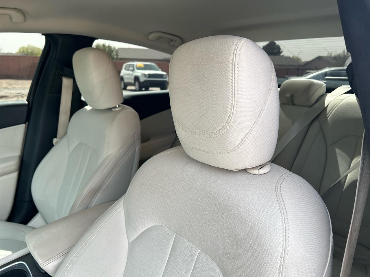 Chrysler 200 4dr Sdn Limited FWD 2016