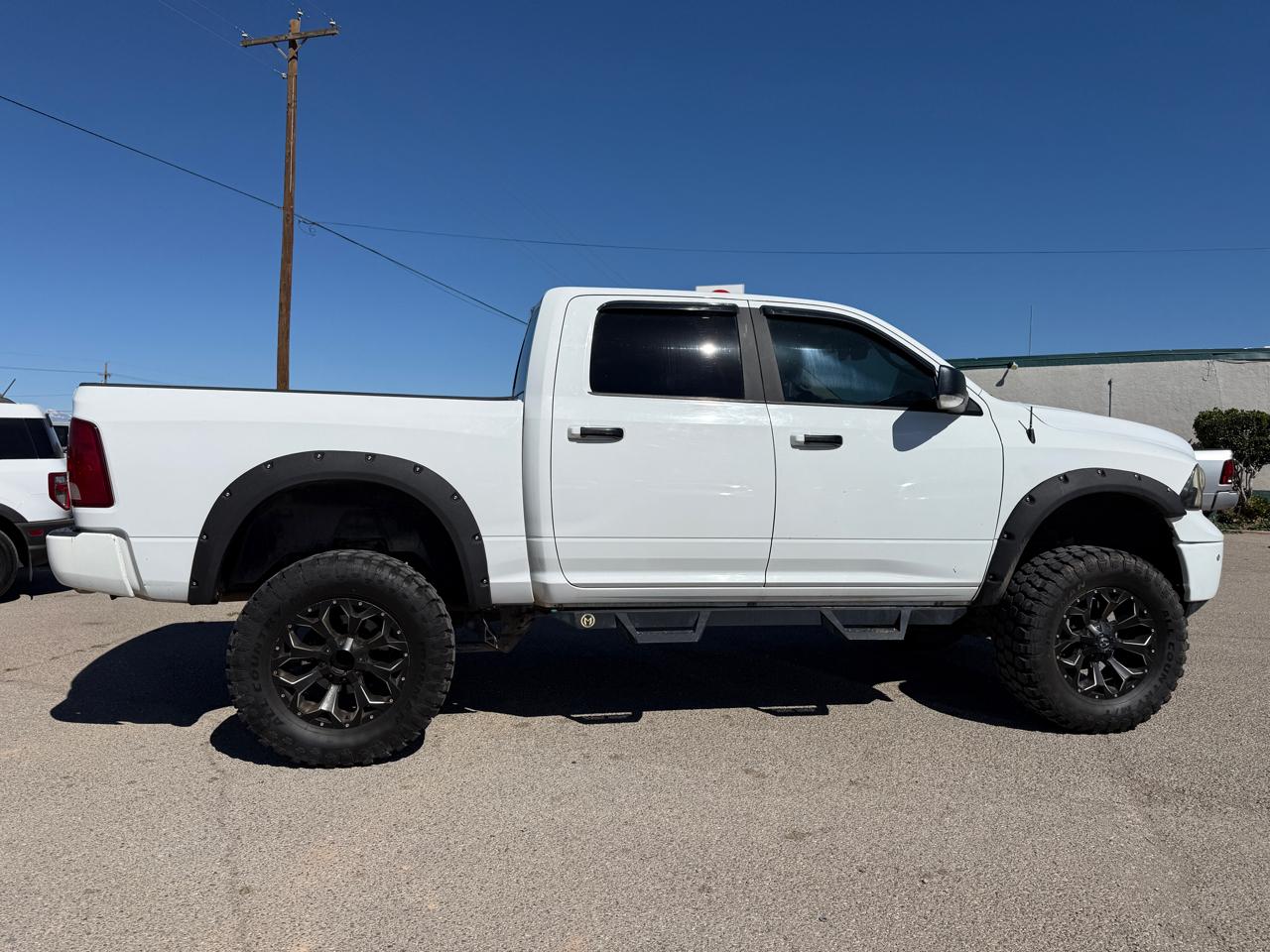 RAM 1500 4WD Crew Cab 140.5" Lone Star 2015