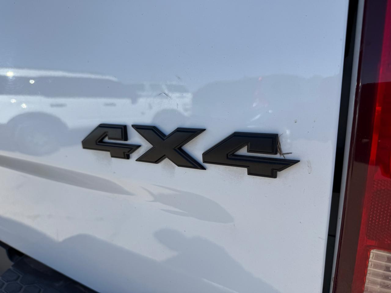 RAM 1500 4WD Crew Cab 140.5" Lone Star 2015