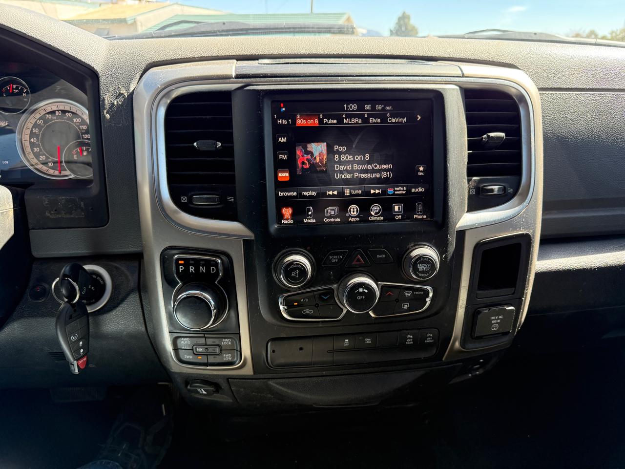 RAM 1500 4WD Crew Cab 140.5" Lone Star 2015