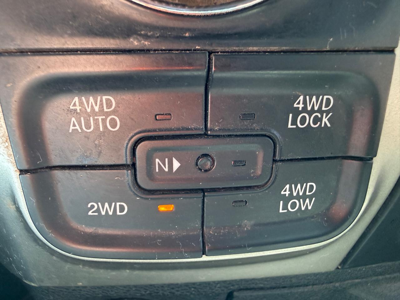 RAM 1500 4WD Crew Cab 140.5" Lone Star 2015