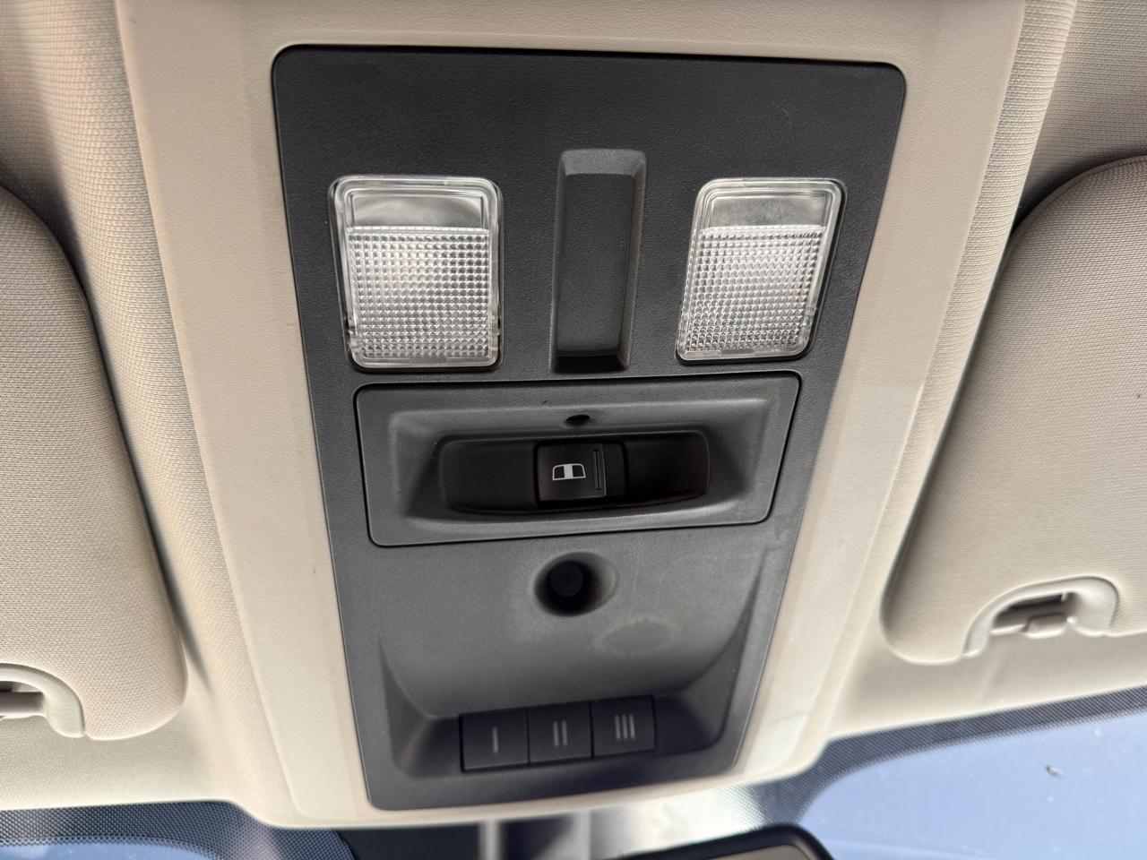 RAM 1500 4WD Crew Cab 140.5" Lone Star 2015