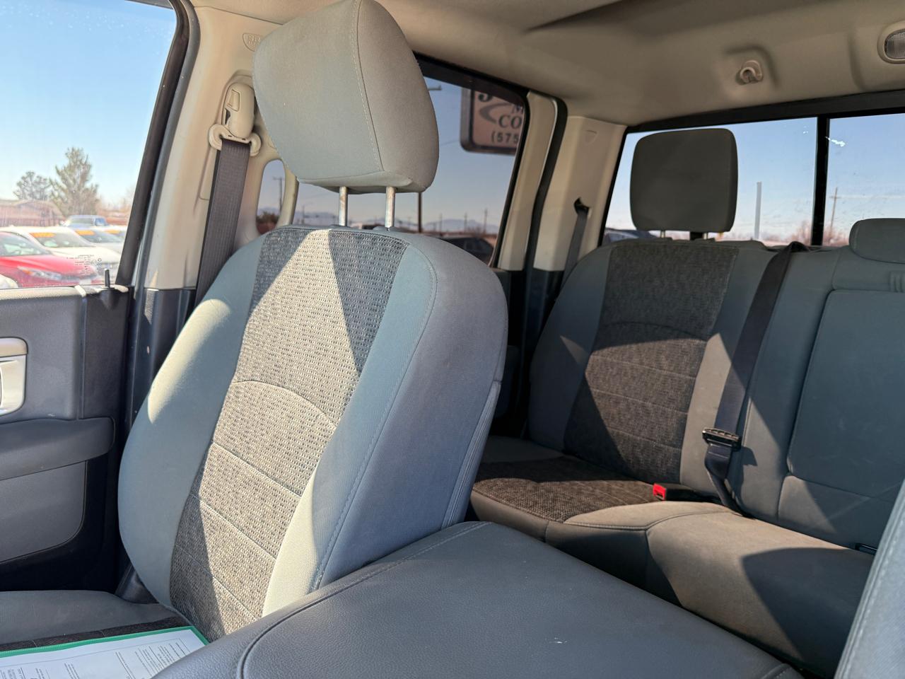 RAM 1500 4WD Crew Cab 140.5" Lone Star 2015