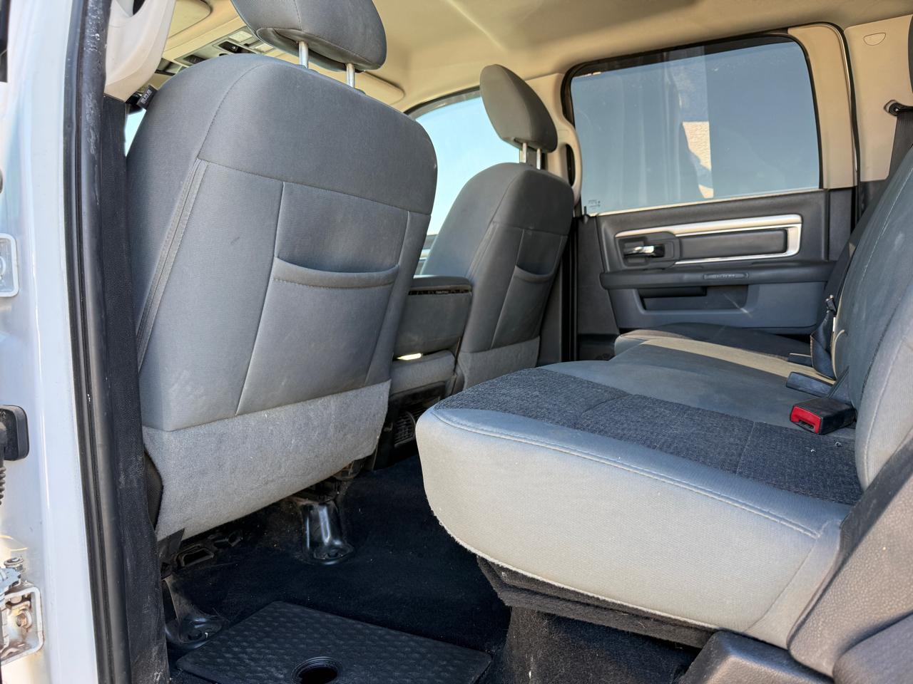 RAM 1500 4WD Crew Cab 140.5" Lone Star 2015