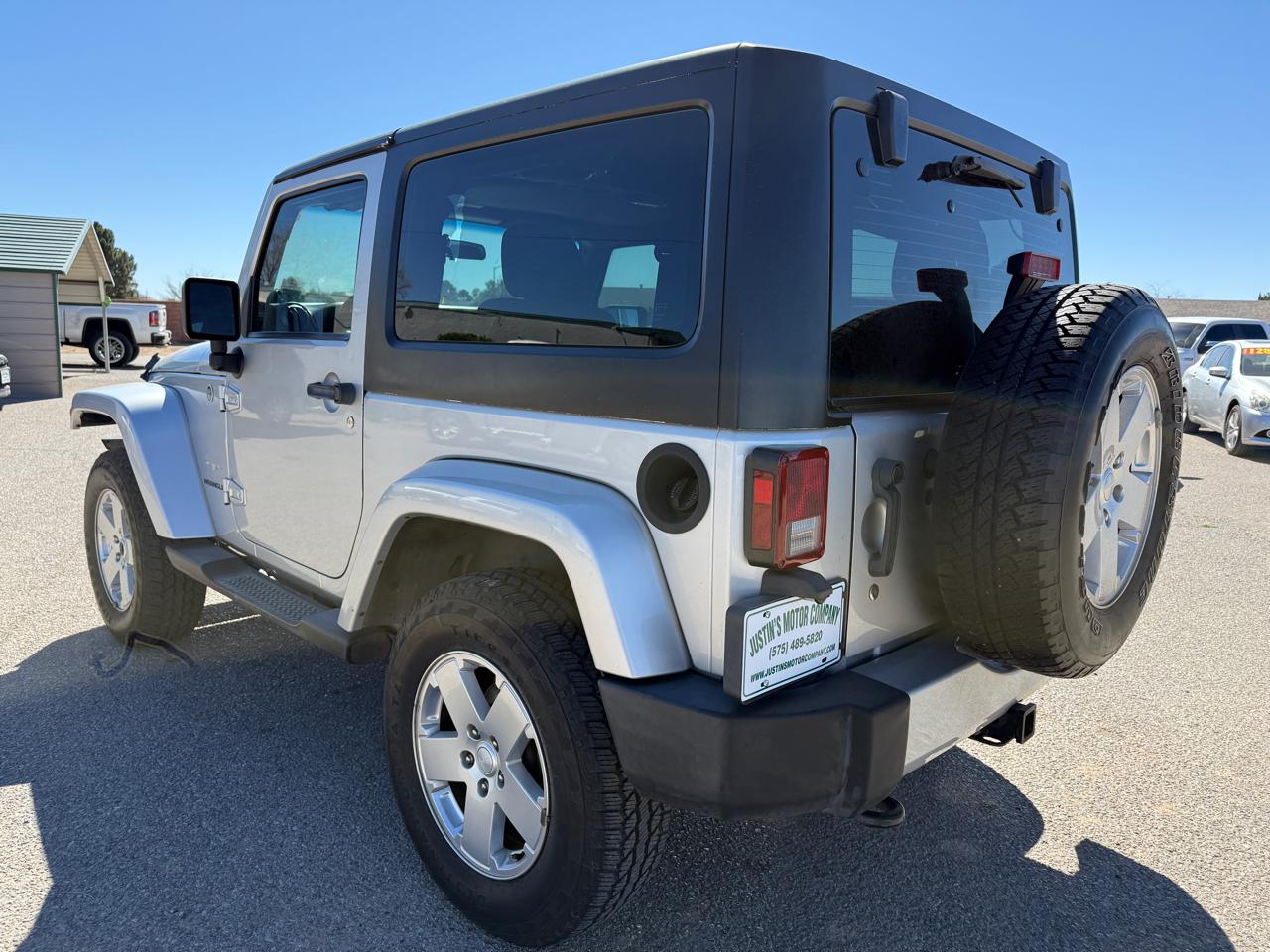 Jeep Wrangler 4WD 2dr Sahara 2011