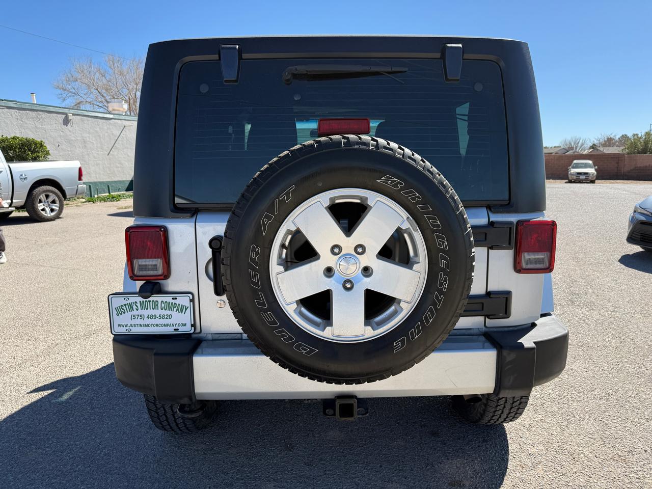 Jeep Wrangler 4WD 2dr Sahara 2011