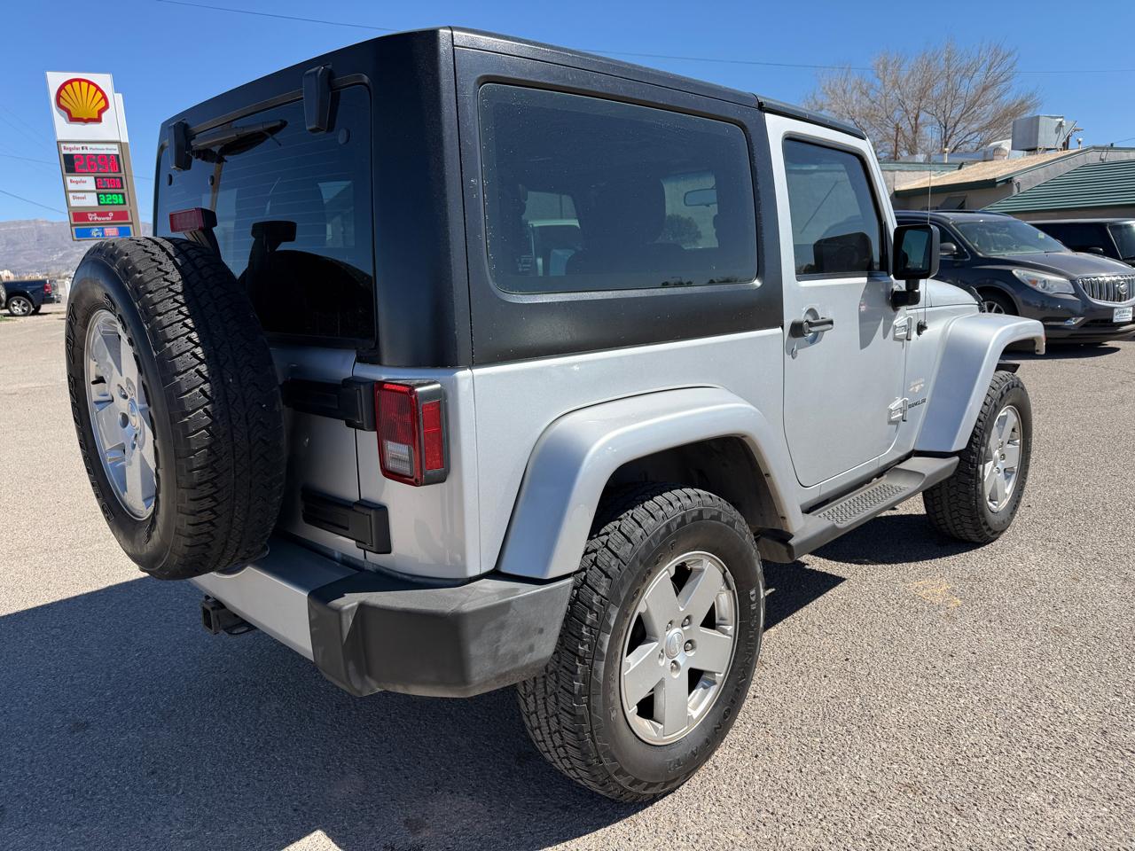 Jeep Wrangler 4WD 2dr Sahara 2011