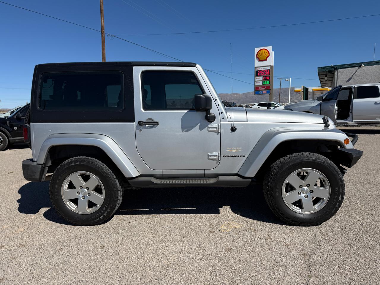 Jeep Wrangler 4WD 2dr Sahara 2011