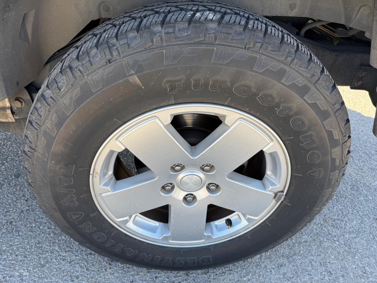 Jeep Wrangler 4WD 2dr Sahara 2011