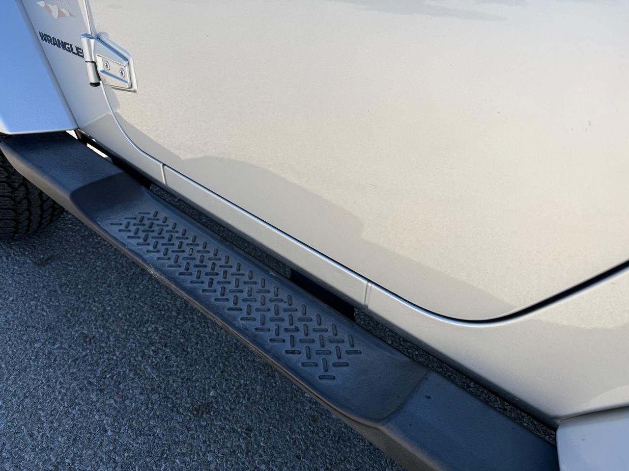 Jeep Wrangler 4WD 2dr Sahara 2011