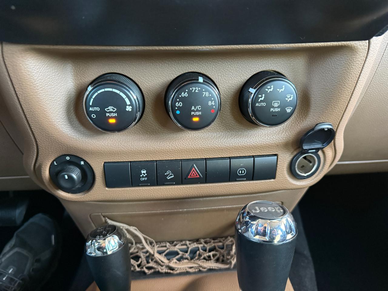 Jeep Wrangler 4WD 2dr Sahara 2011