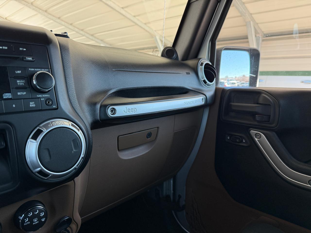 Jeep Wrangler 4WD 2dr Sahara 2011