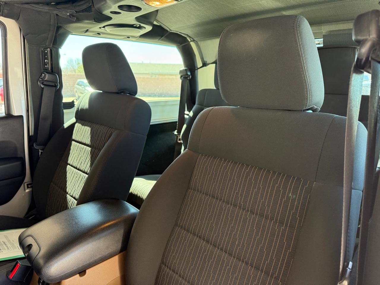 Jeep Wrangler 4WD 2dr Sahara 2011