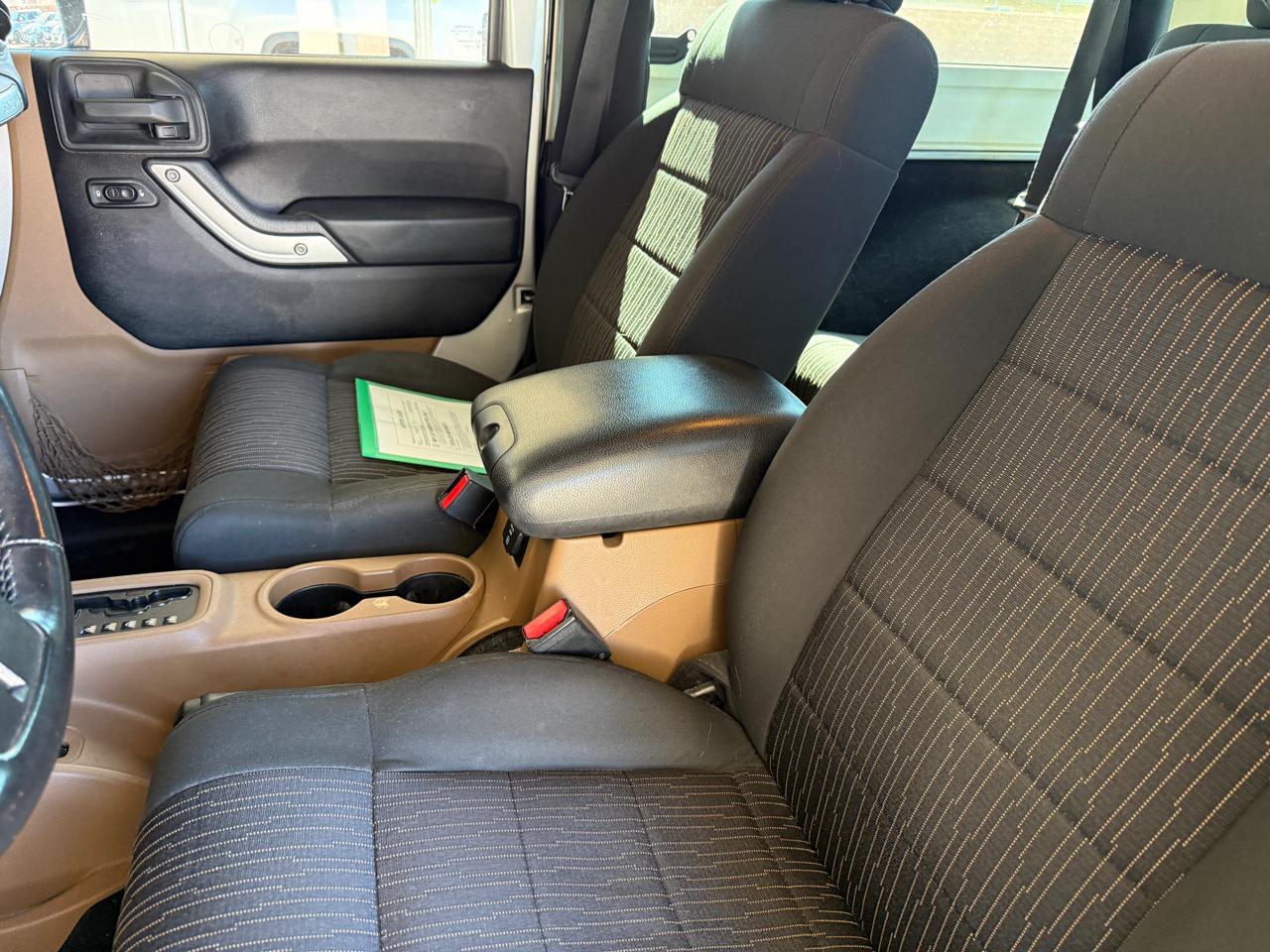 Jeep Wrangler 4WD 2dr Sahara 2011