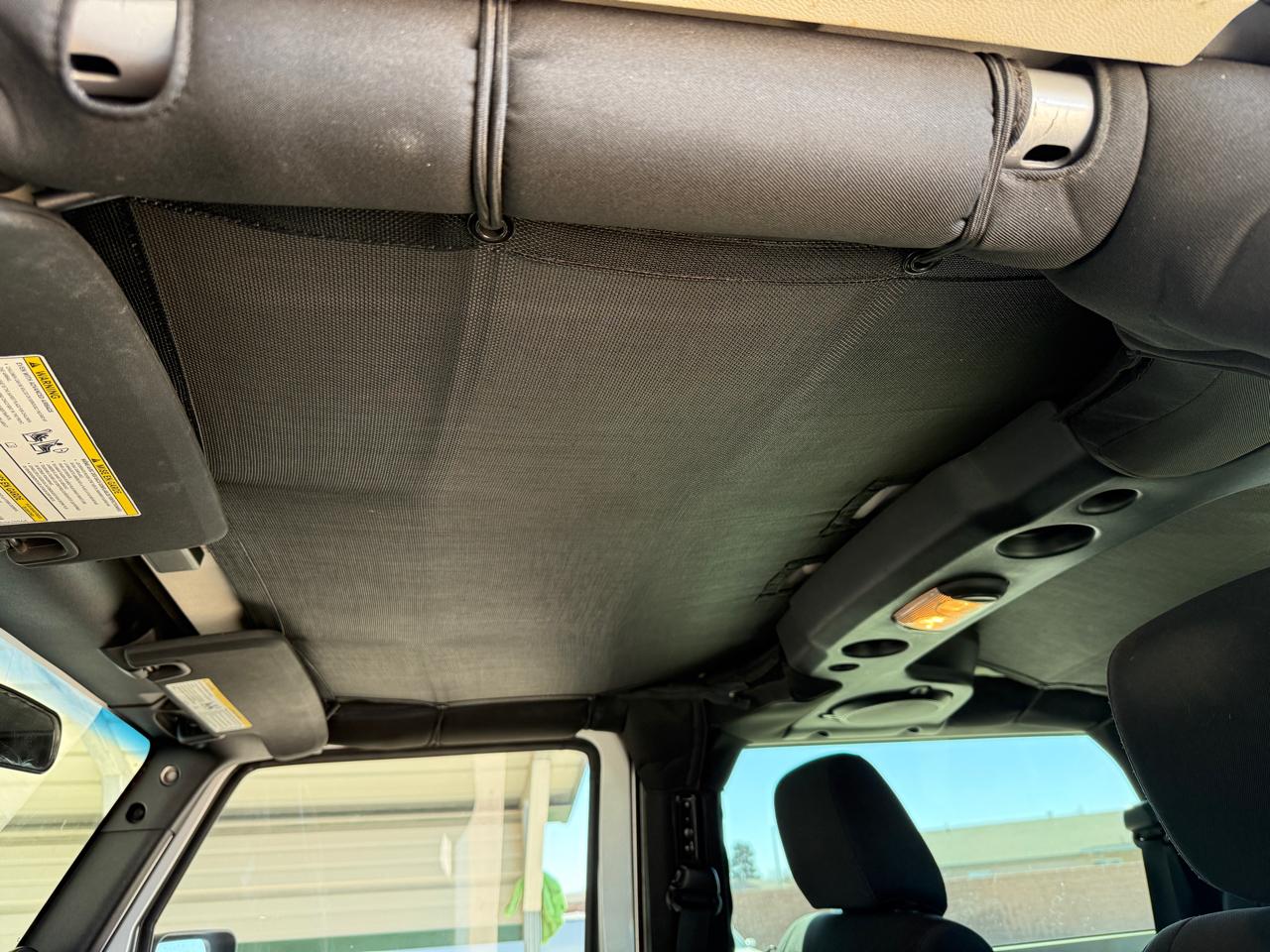 Jeep Wrangler 4WD 2dr Sahara 2011