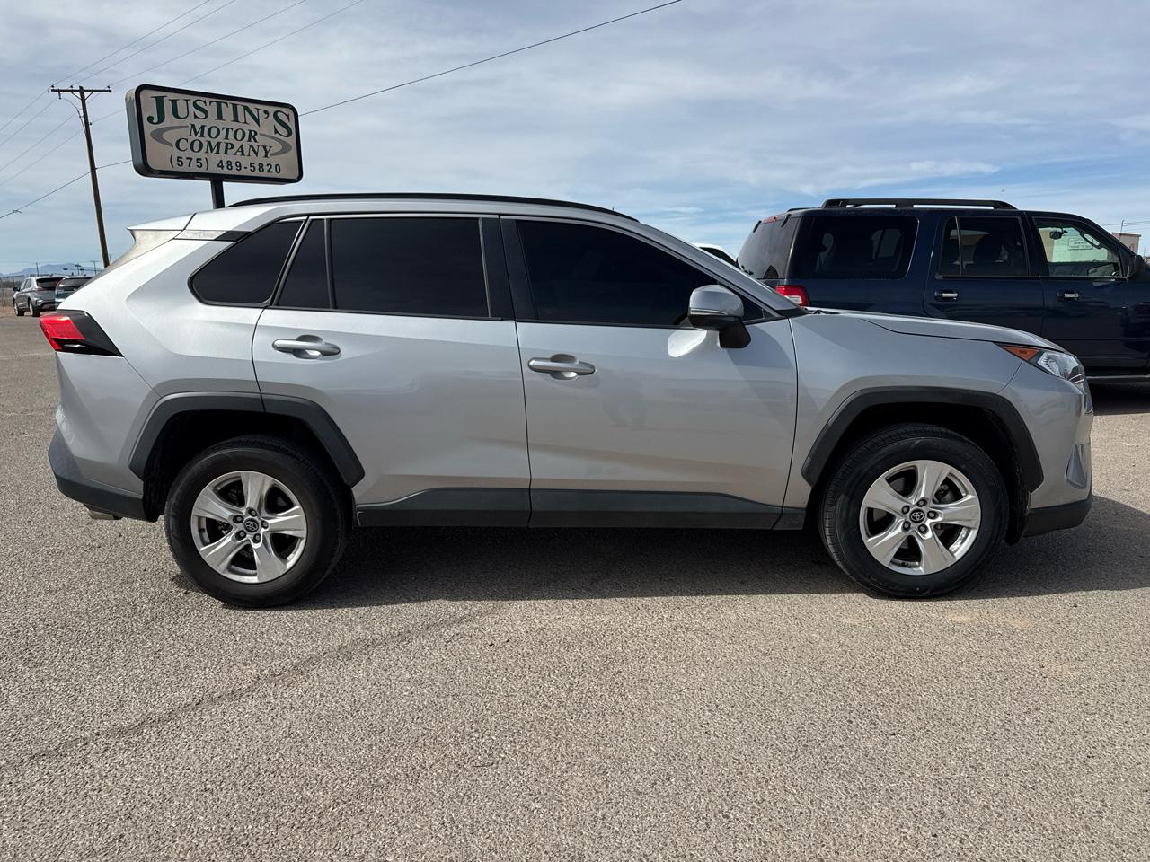 Toyota RAV4 XLE FWD (Natl) 2021